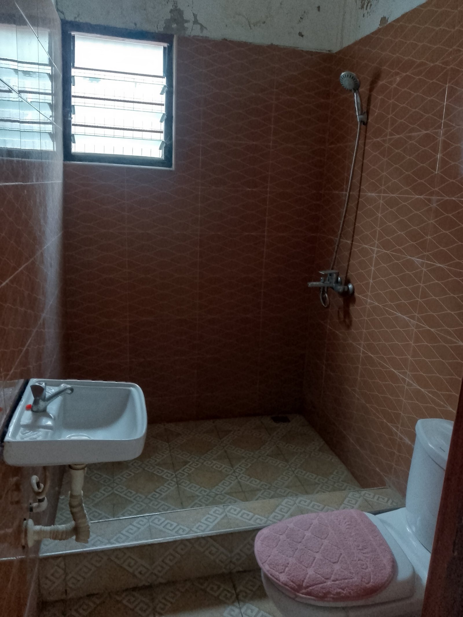 Single Room Self Contained in Sowutuom Omanjordweneho — image 6